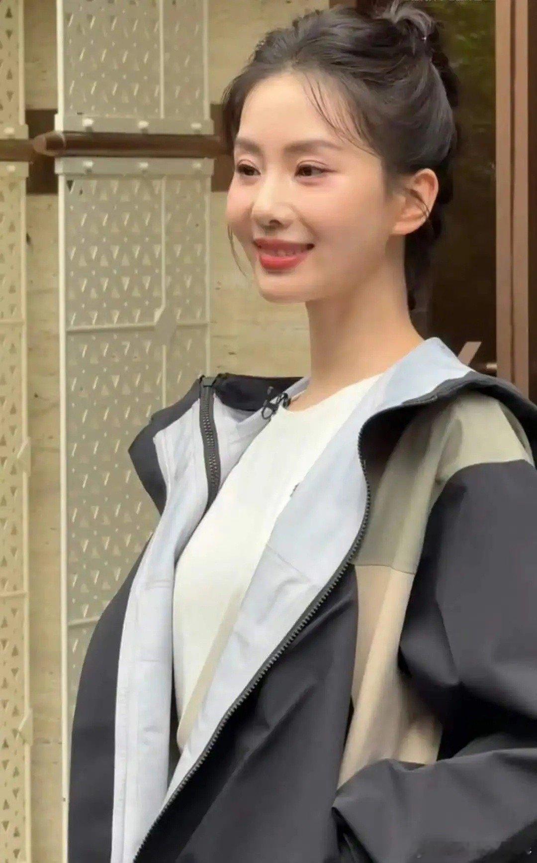 一姐真的不要再搞脸了，是真的会僵的[跪了] ​​​