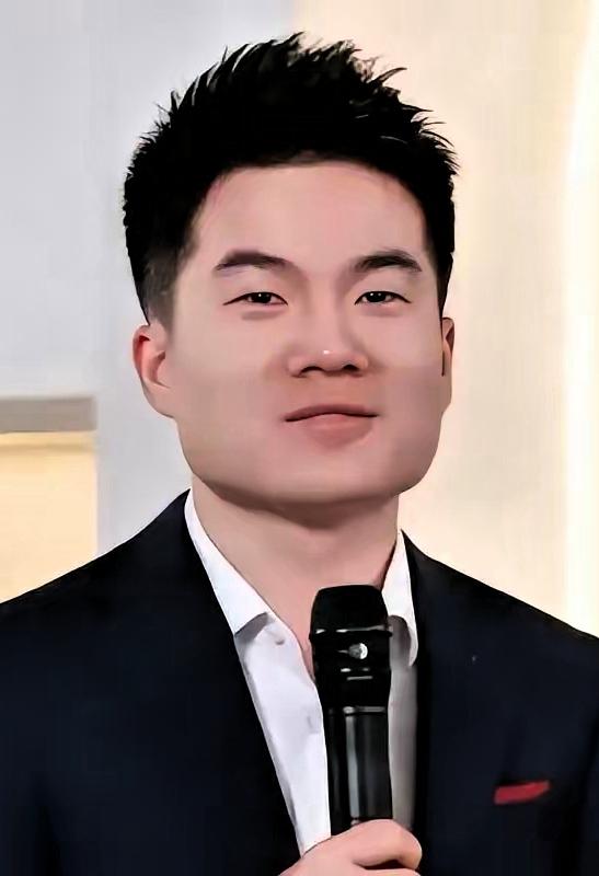 笑不活了！董宇辉直播间遇喷子刷“衣冠禽兽”，他直接亮仙鹤补子：洪武年间这可是夸人