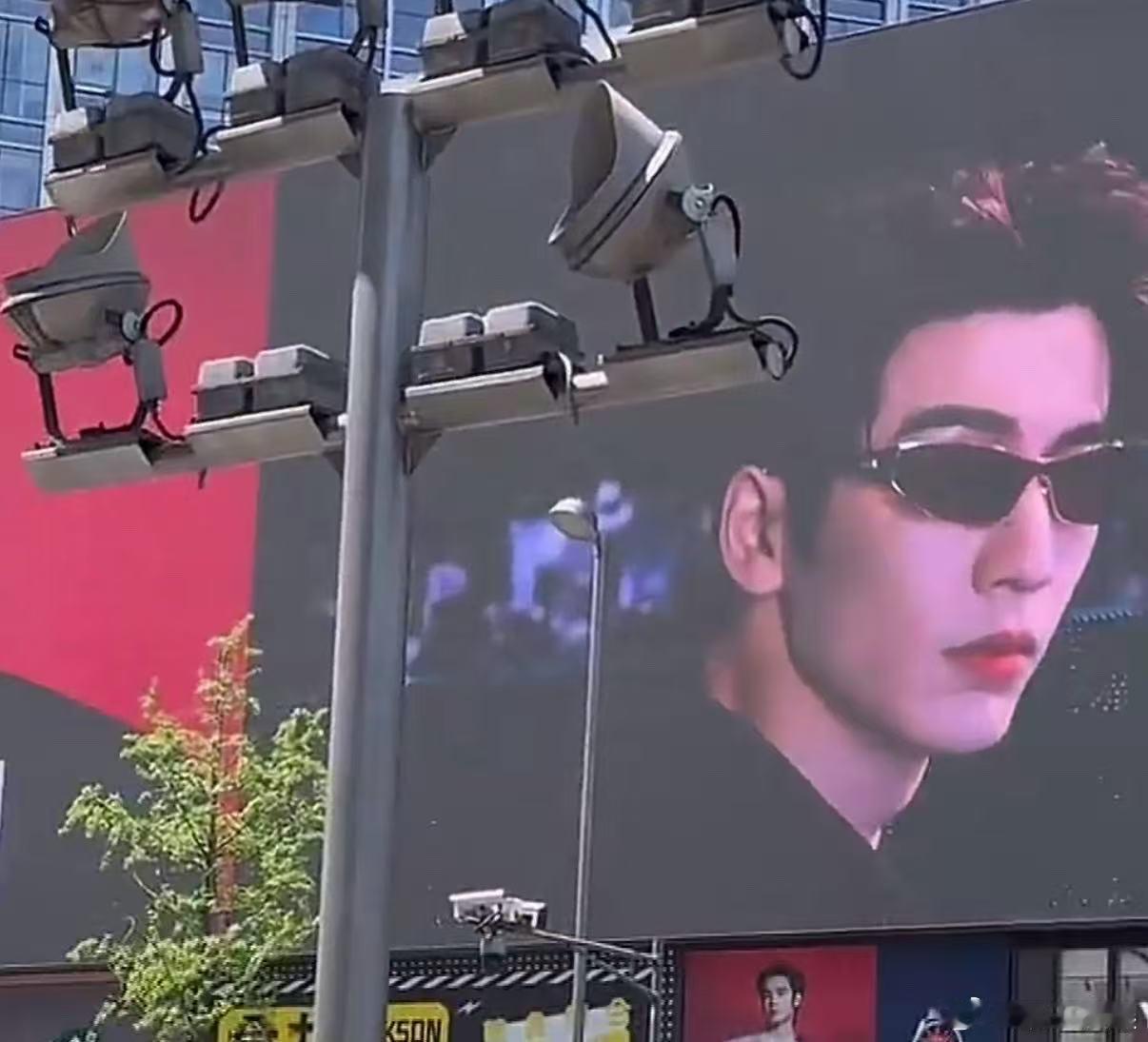 张凌赫的受众张凌赫帅得无法无天的张凌赫的受众，不错不错，