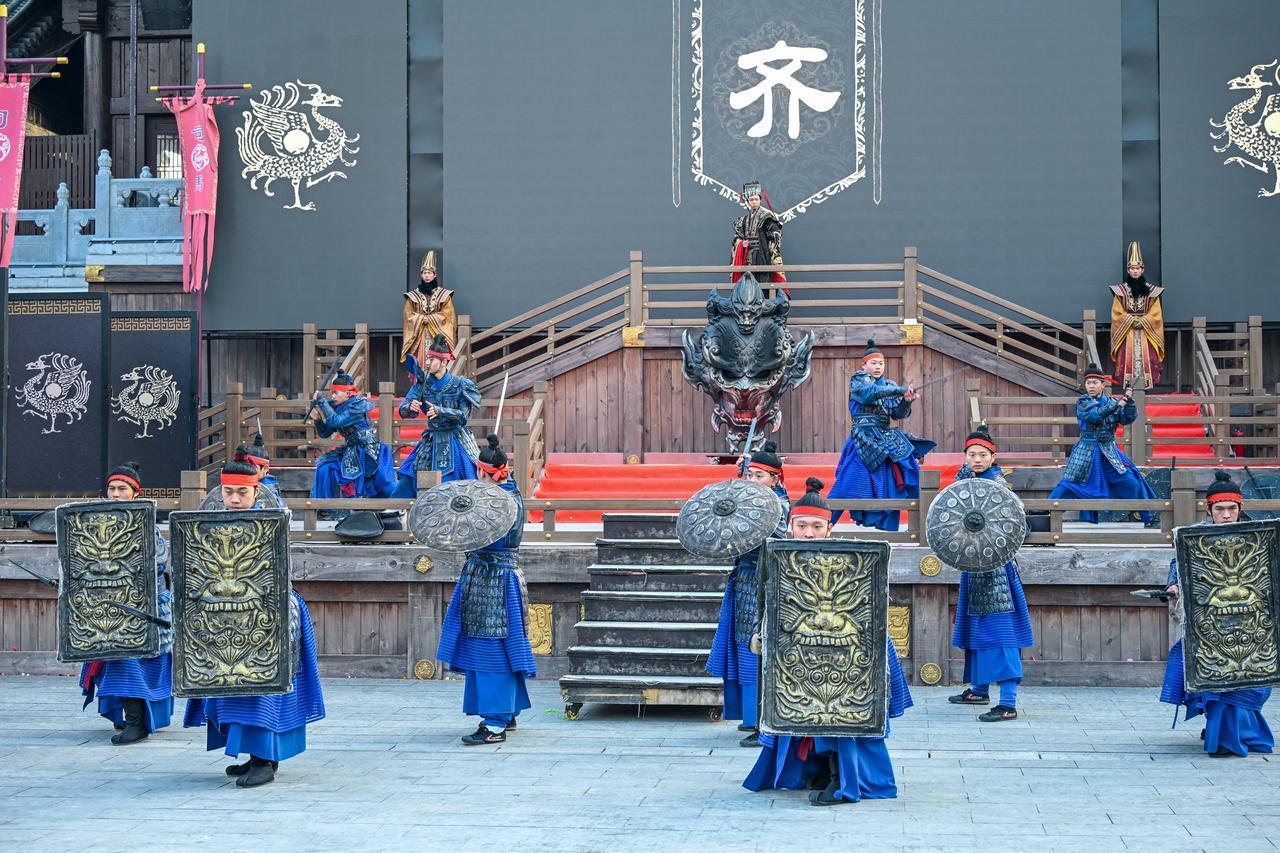 琅琊古城景区“非遗互动街区+沉浸式演艺体验”全景沉浸模式，是基于琅琊古城景区创新