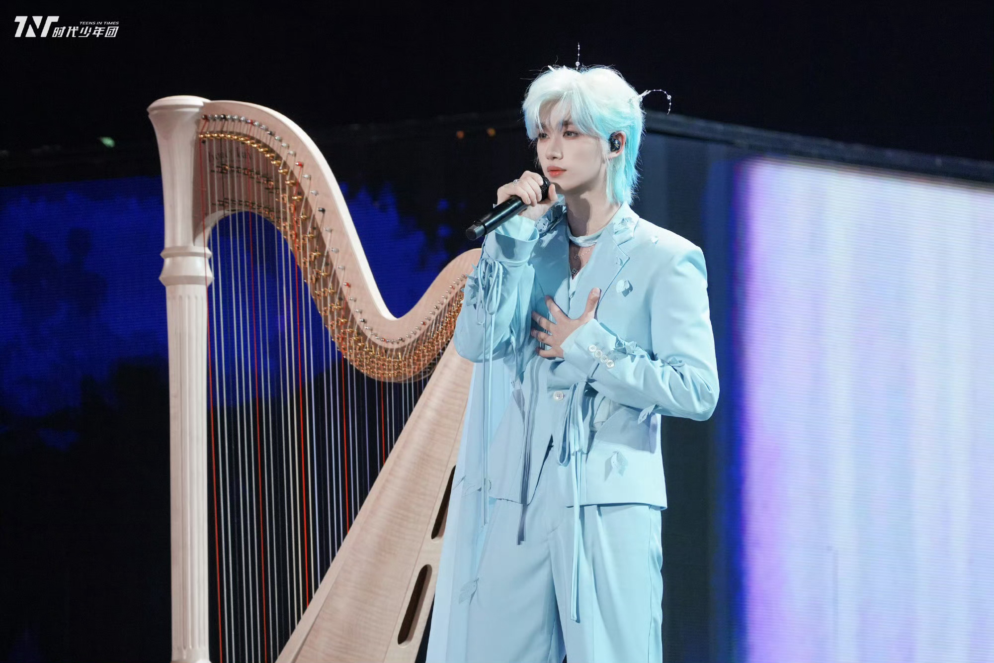 一逃犯看时代少年团演唱会被抓逃犯怀揣追星的想法奔赴时代少年团演唱会，不曾想还未进