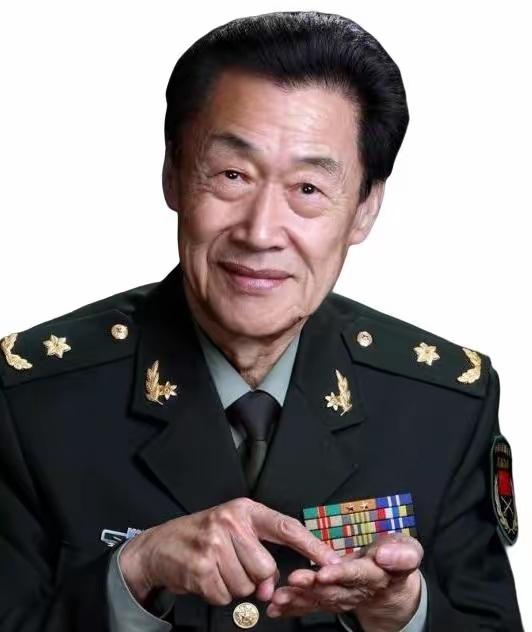 1964年，钱学森在研发东风2号导弹时，发现射程不够，几乎所有人都建议要多加助燃