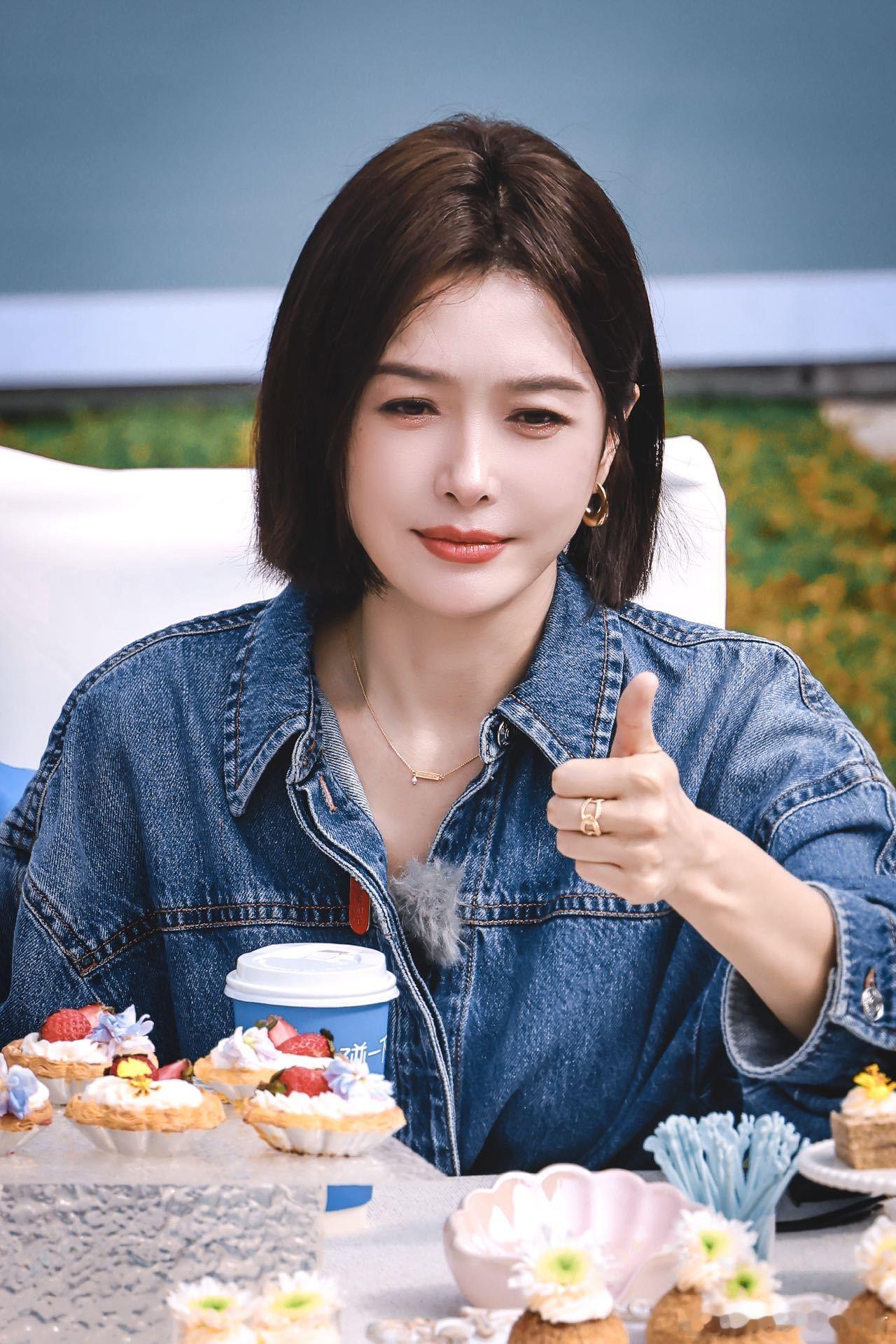 白鹿沈月秦岚你们仨聊什么呢 被这个“女子茶话会”圈粉了！秦岚白鹿沈月在一起的画面