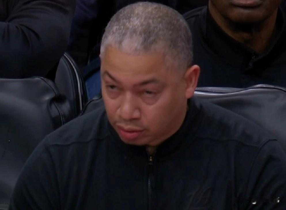 泰伦卢谈快船三连败：

“说实话，我对我们目前的处境感到一丝担忧，但还没完全失望