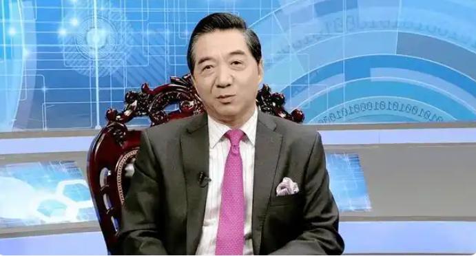 2016年，特朗普第一次当选总统的时候，局座张召忠曾经风趣的说：“如果他连任两届