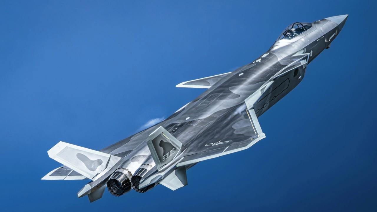 2011年1月11日歼-20隐形战斗机首飞，刚好15周年，2017年服役，来一波