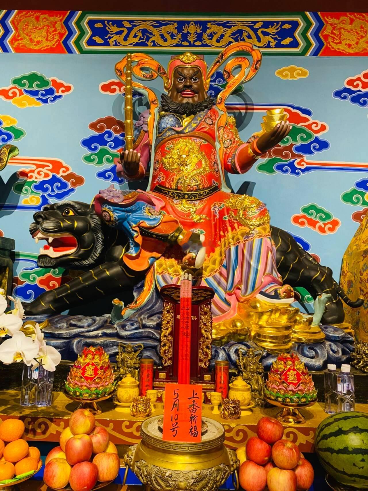 今日大吉日，点赞得好运，会有意想不到的惊喜出现，5月10日师父在财神殿为点赞的粉