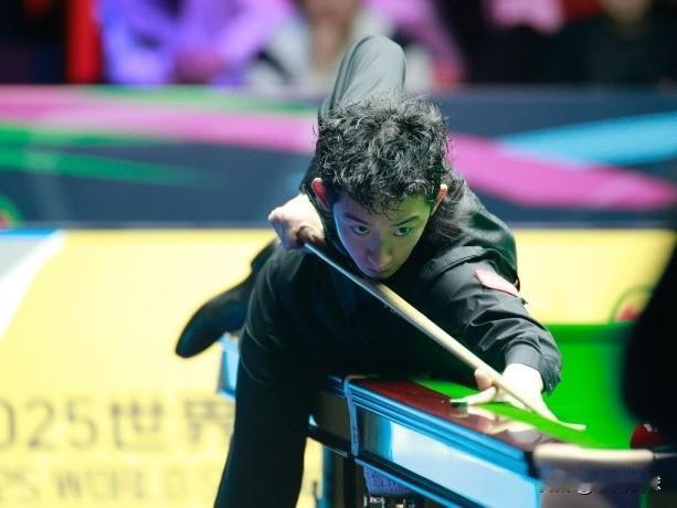 恭喜吴宜泽夺生涯首冠！在斯诺克国锦赛决赛，中国选手吴宜泽10：6击败了希金斯，夺