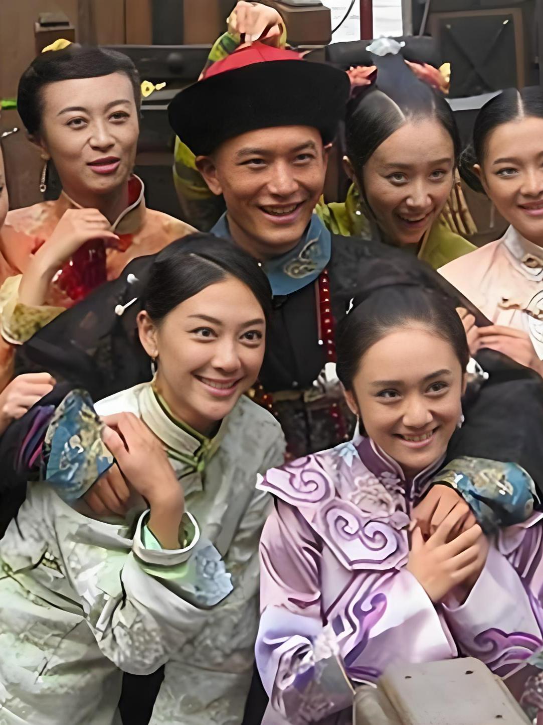 纠正一个流传很广的误解——古代其实根本没有“三妻四妾”这回事。
中国古代婚姻制度