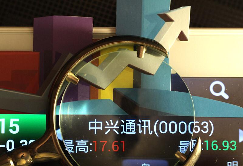 中兴通讯的股票适不适合长期持有，真的得掰开两面看。
从基本面看，开源证券维持了买