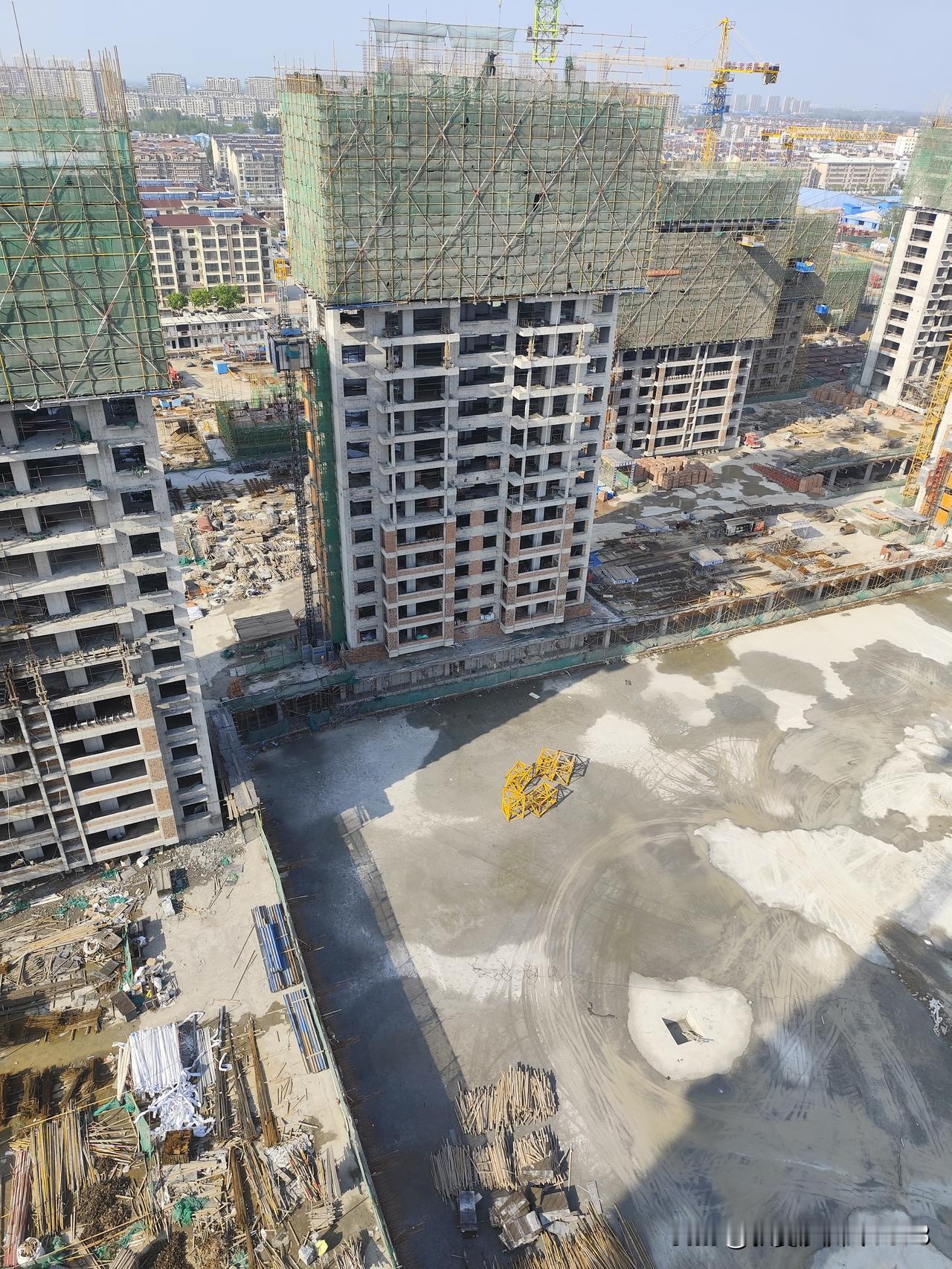 唉！当下的工程人，不仅工作难寻，薪资微薄且讨要不易，有时甚至得直面生命危险！
虽