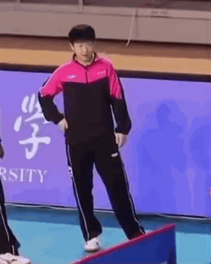 孙颖莎幼年动图一组。看完保证快乐一整天，年轻整十年。
大伙喜欢孙颖莎是有原因的