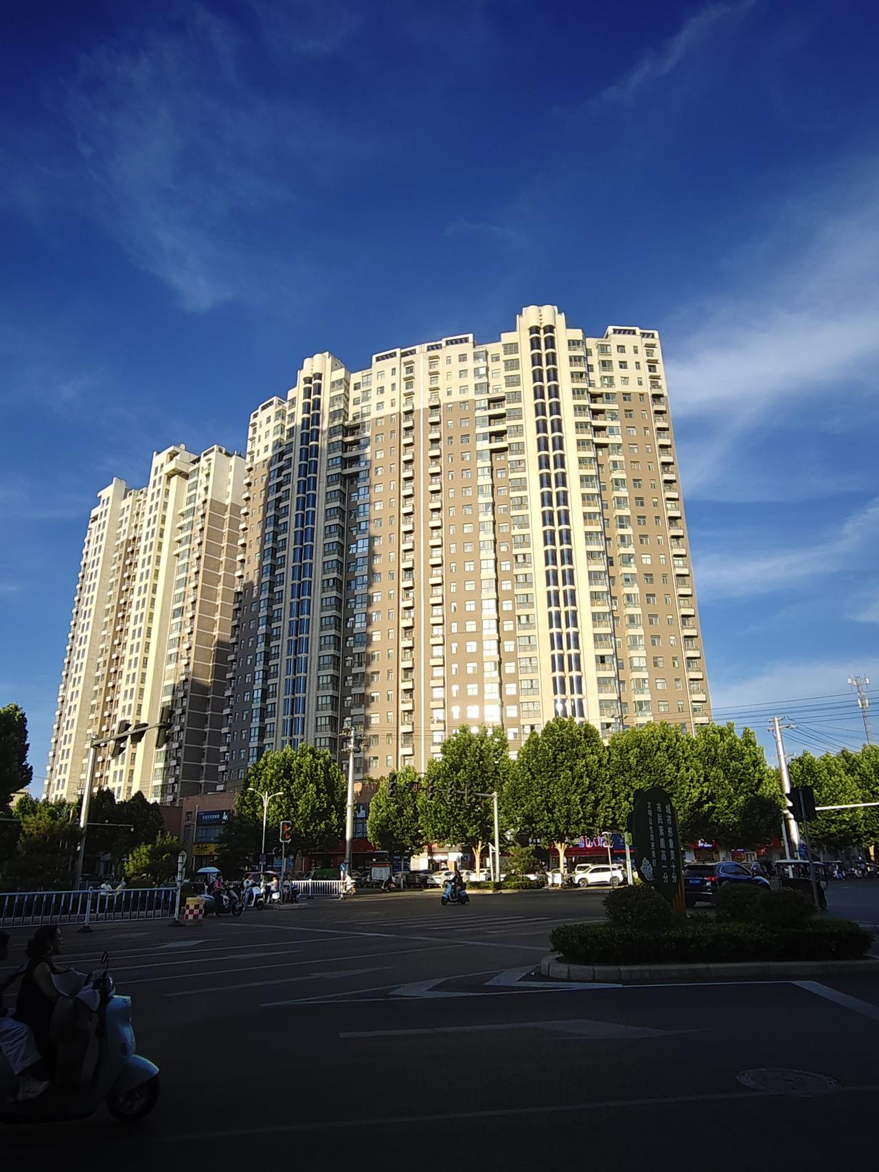 我在卢氏找宾馆的神奇
我们来卢氏的次数多了，先后住过不同的宾馆，但这次来，在郑州