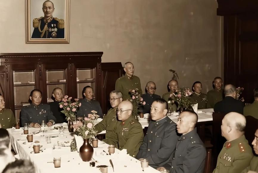 1945年8月15日，日本宣布无条件投降，重庆上清寺官邸一片欢腾，鞭炮声从山下一