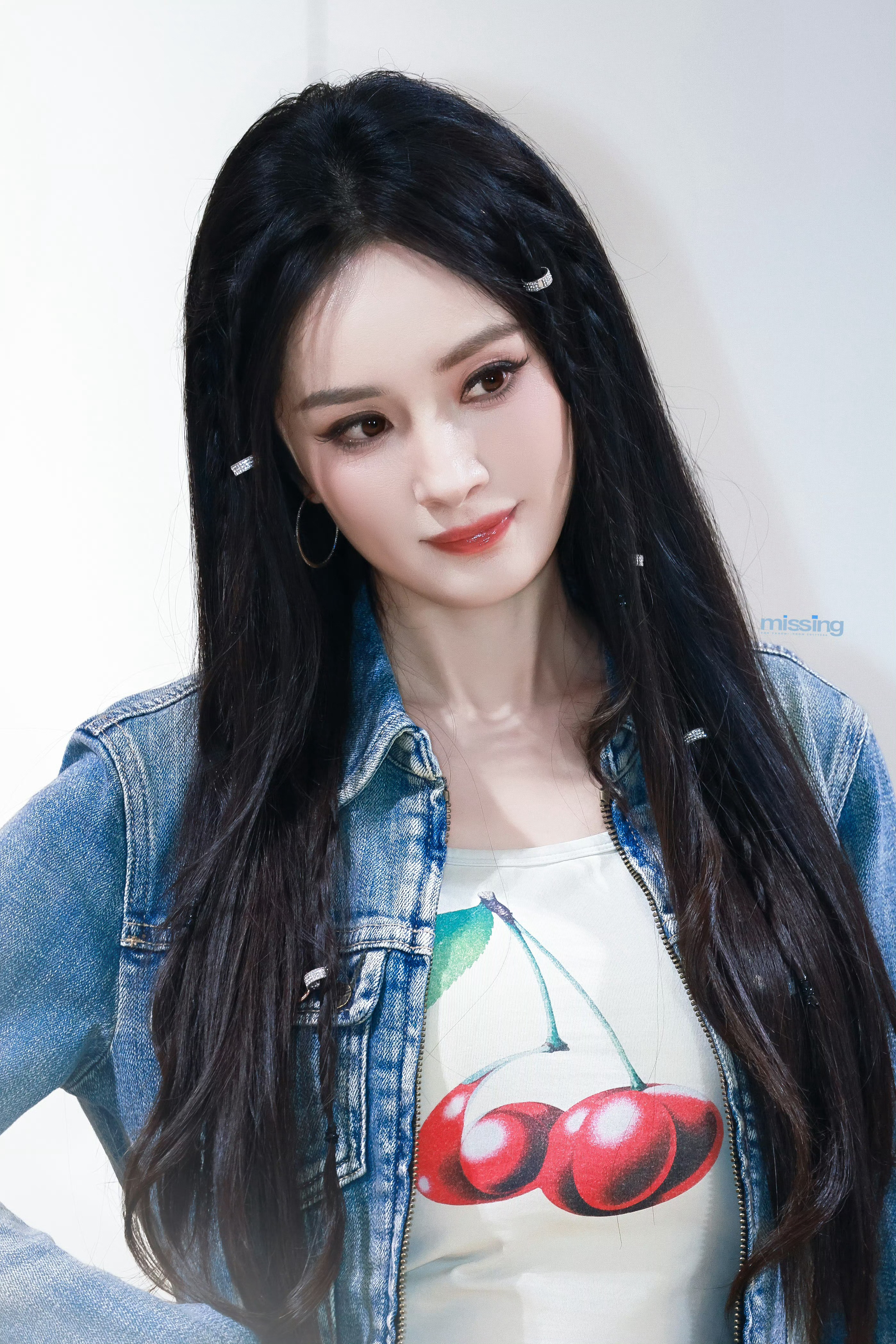 每日一善 杨幂 人生苦短，何不淡然。看透的人，处处是生机；看不透的人，处处是困境