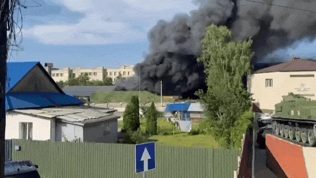 俄罗斯位于下诺夫哥罗德克斯托沃的第210联合区域工程兵训练中心发生火灾。
该军事