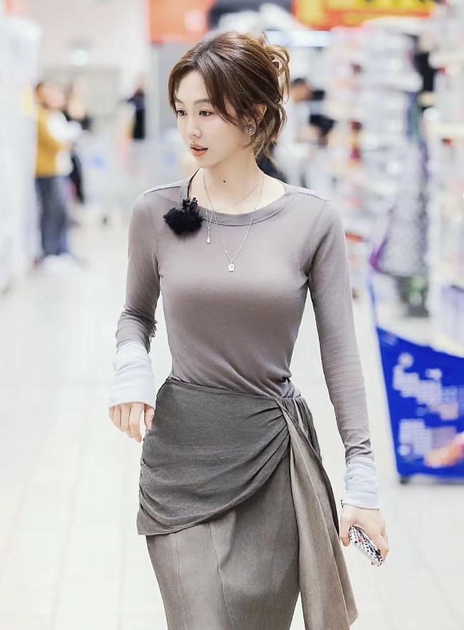 当年，朱雨辰带着长相漂亮、还会做饭的姜妍回家见家长，不料朱母却黑着脸说:“你们不