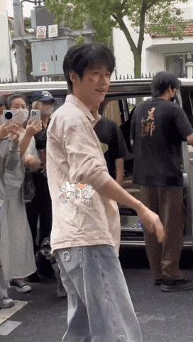 徐振轩把粉丝的娜塔莎拽成两半
