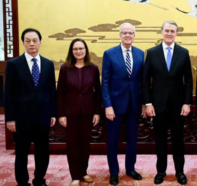 不达目的不罢休？谁能想到，美国国会代表团竟在我国 "赖着不走"，明摆着不达目的不