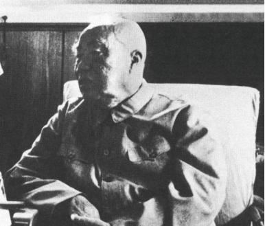 1973年12月21日，毛泽东召开中央军委会议朱德应邀参加，朱德刚一走进会议室的