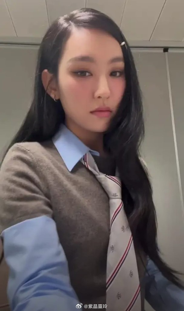 【On.cc】炎明熹目露凶光　惡女姿態現身歌手炎明熹（Gigi）今年走勢不俗，先