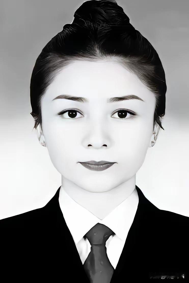 新疆和田女干部在抗洪救灾中牺牲一事，告诉我们别再盯着体制内个别有问题的人，而抓住