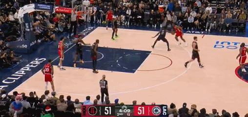 突破对抗虚晃干拔跳投~！！ 