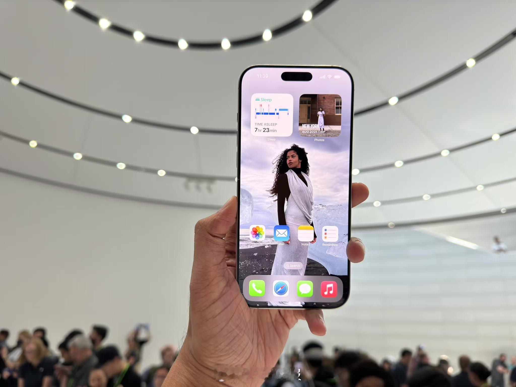 #iPhone16不涨价或给苹果盈利压力#iPhone 16系列售价5999元起