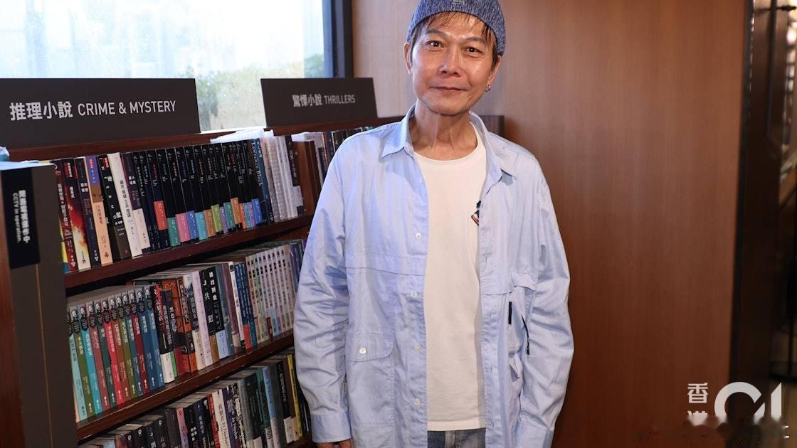 錢小豪早前因胃口變小、加上腰背舊患影響，暴瘦40磅導致身形變得「皮包骨」，令人擔