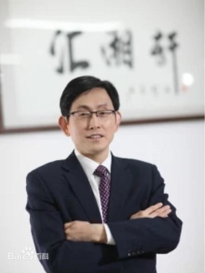 王忠明：以匠心为笔，绘就湘菜产业新图景

文/中国湘菜文化大师  邓杰

从三尺
