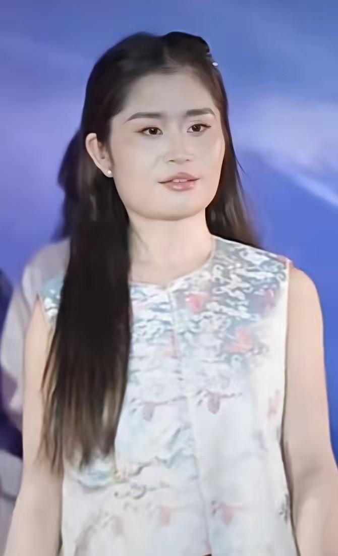 初春某日清晨，辽宁赛区选美冠军打开窗阁，不慎支杆从掌心滑落，正巧砸在西门庆头上。