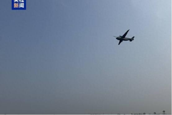 美国还在满世界拉帮结派，咱们却悄悄干了件惊天动地的大事。就在今天，一架7吨级的“