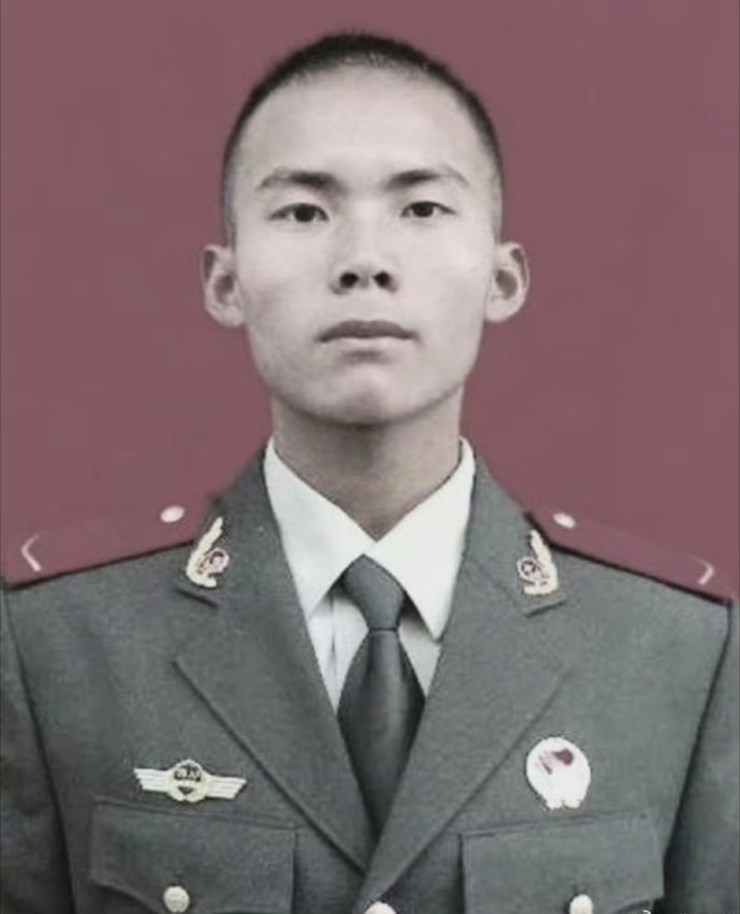 武警战士刘先东，于2011年9月11日,为救一名轻生妇女，不幸被江水冲走，壮烈牺