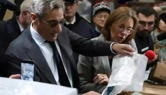 你敢扣，我早有后手！法国海关在戴高乐机场扣下了二十万个从中国寄来的包裹，说查出了