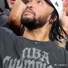 NBA总决赛继续进行，纽约尼克斯队再次逆转赢球夺冠。布伦森得到45分，他带领球队