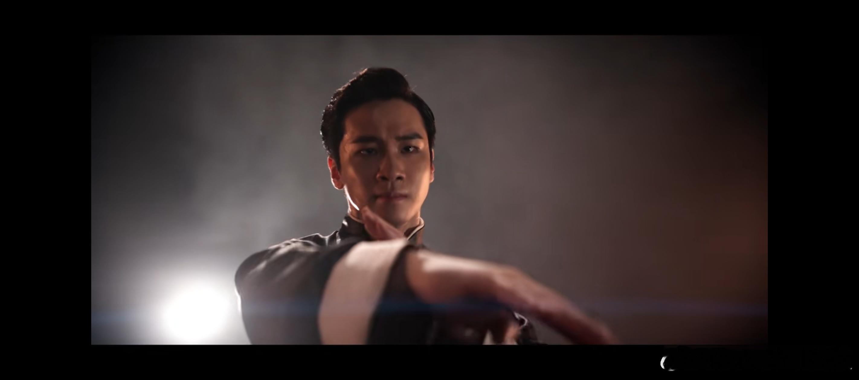 好棒的创意，每个人、每个企业，每个国家都要会咏春！#东方咏春一路向前# ​​​