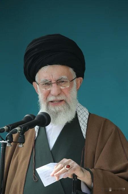 哈梅内伊称：“特朗普先生，你是恋童癖者。

不要威胁我们。即便在你最疯狂的梦境里