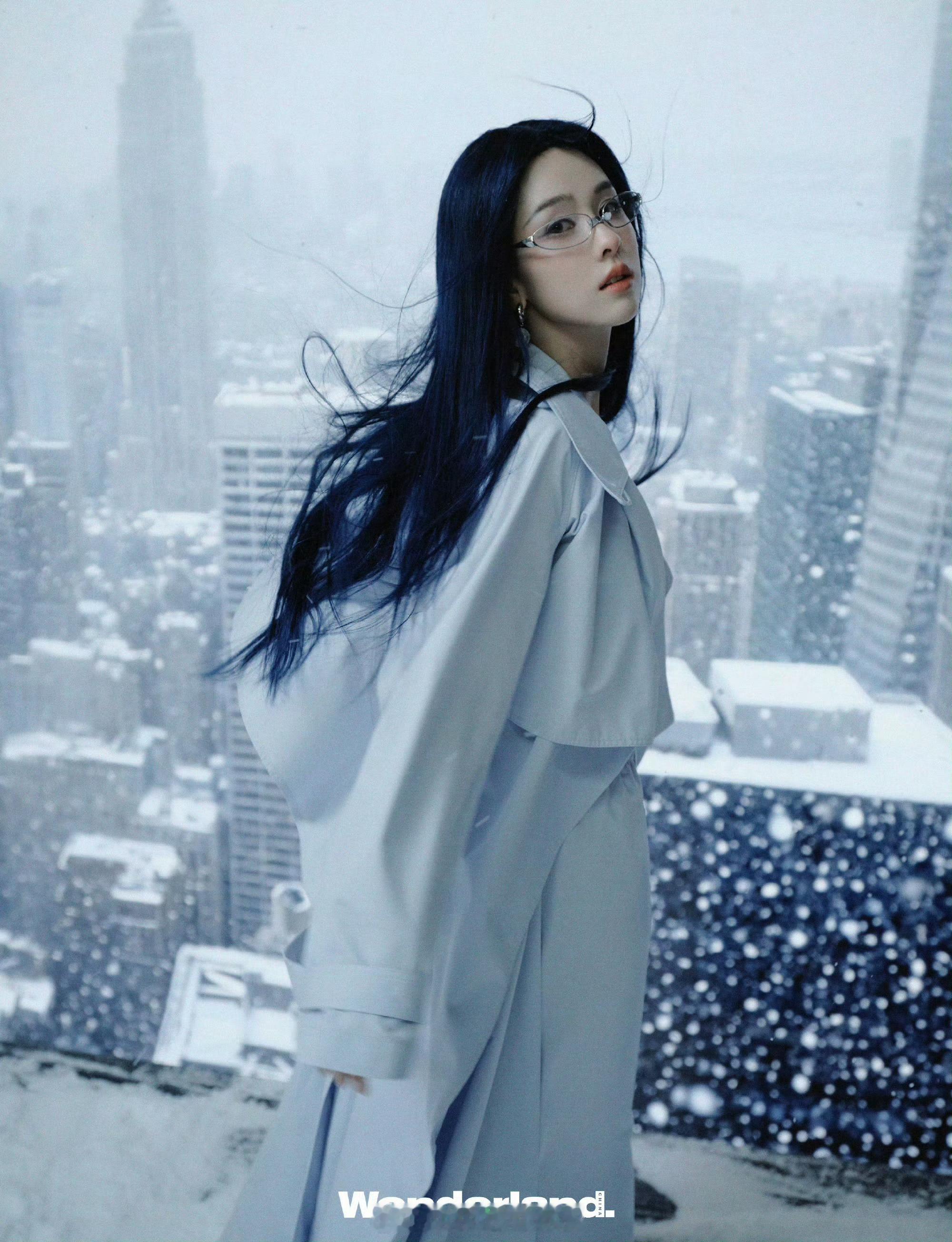 陈都灵戴眼镜 魅力大爆发陈都灵戴眼镜真的原地封神了 