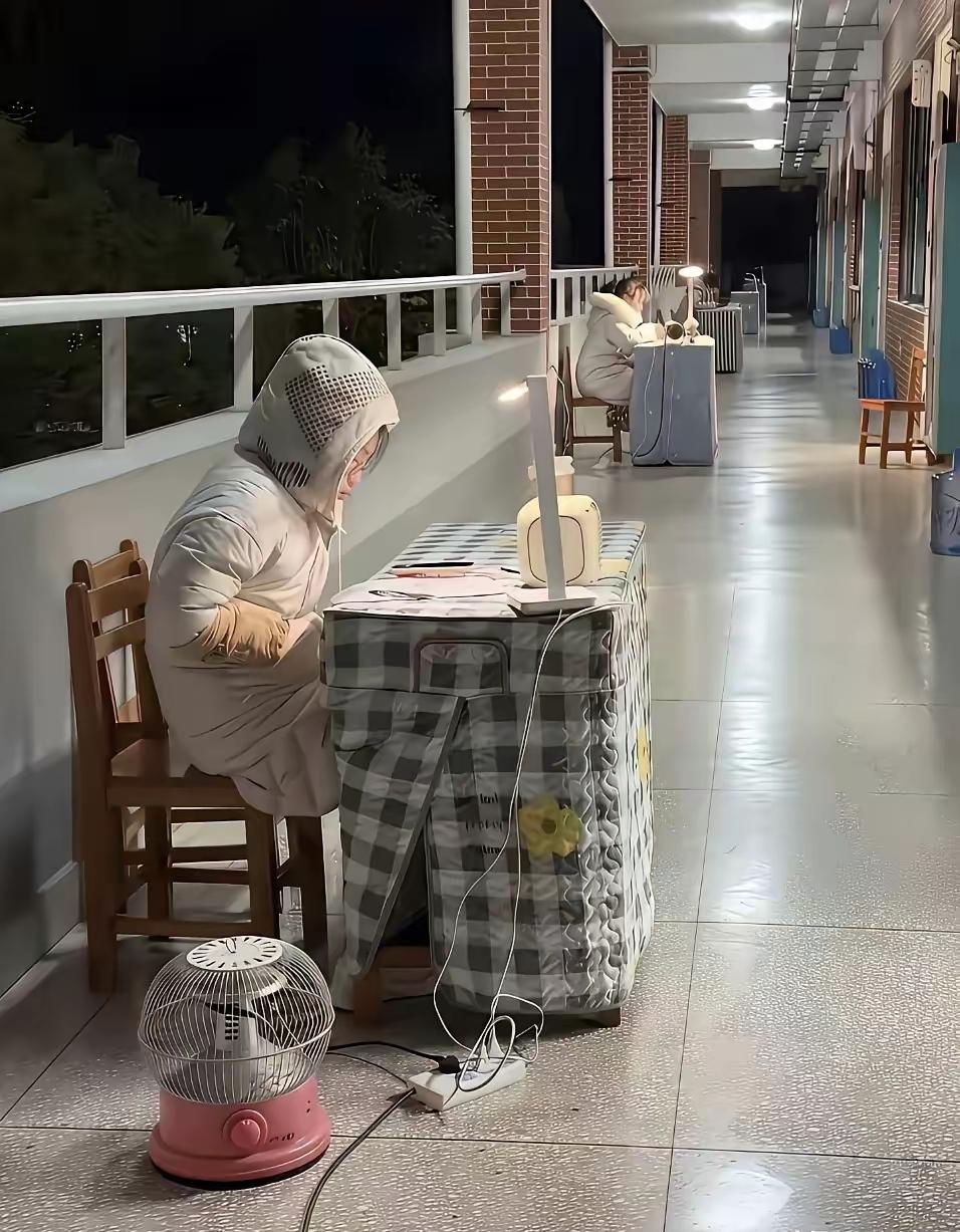 这不是什么新做法，去年冬天就开始了，今年更普遍。
我问过几个老师，没人说好，也没