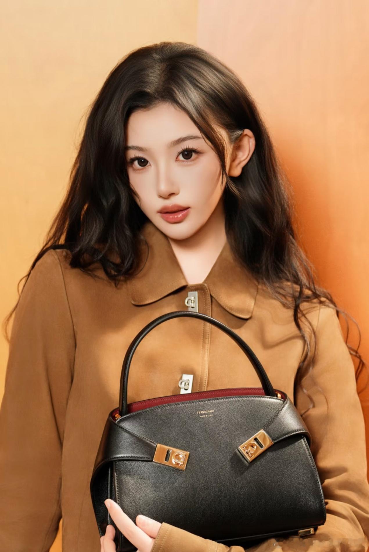 孔雪儿美拉德女孩，包臀皮裙🥵🥵 