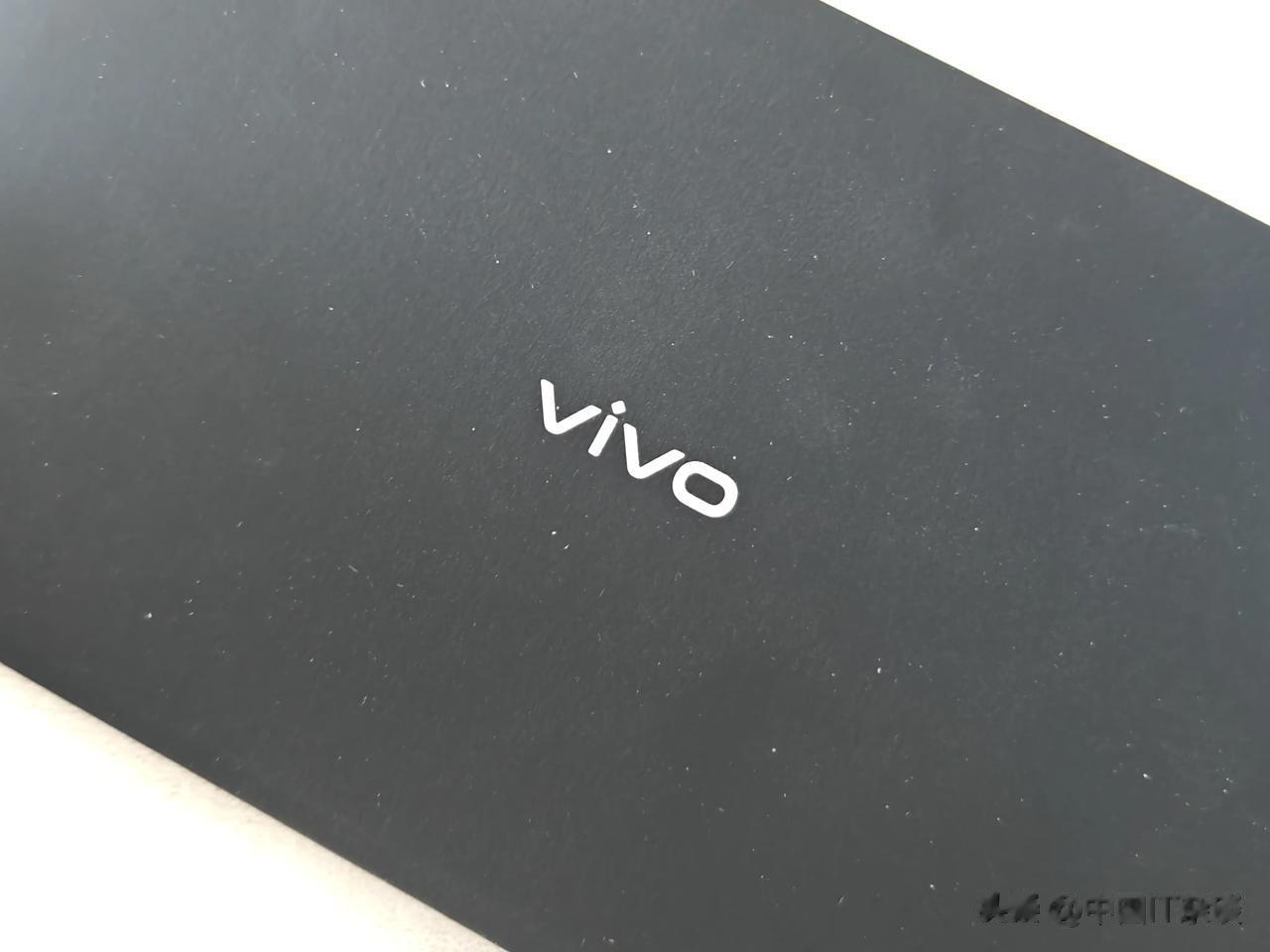 不知不觉vivo的X系列新品已经来到了100！十一年的跨越，大蓝厂这次满分巨献的