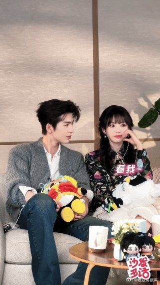 张凌赫田曦薇白色情人节彩蛋谁懂！《逐玉》征香玉瑾疯狂撒糖，张凌赫田曦薇氛围感拉满