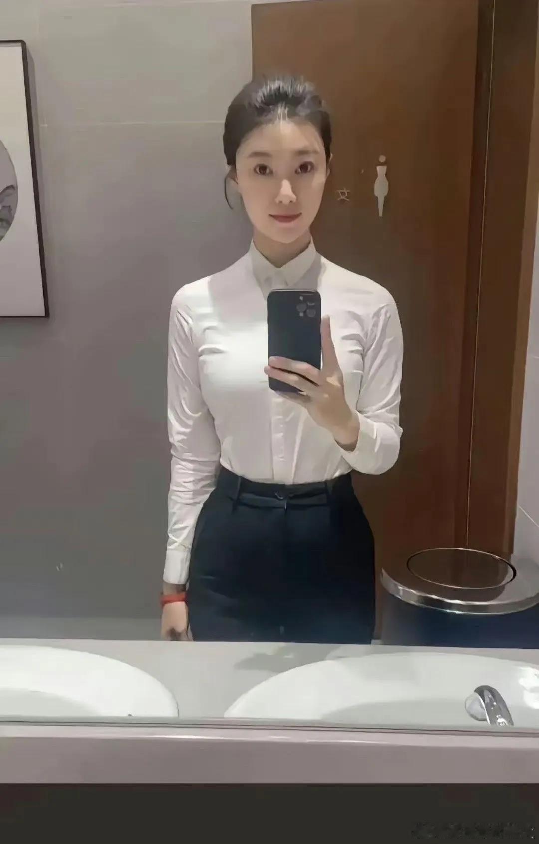 不懂就问，为什么体制内的人很少发朋友圈啊？