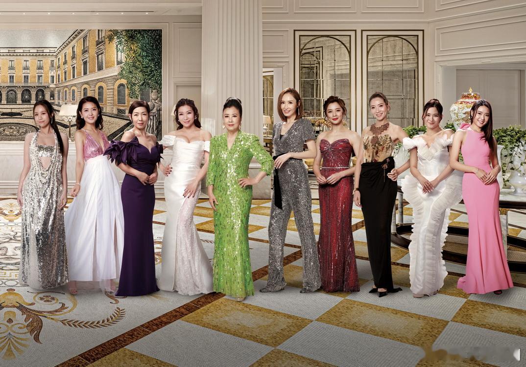 萬千星輝頒獎典禮2025 十強場刊照片——「最佳女主持」何沛珈、陳庭欣、黎芷珊、