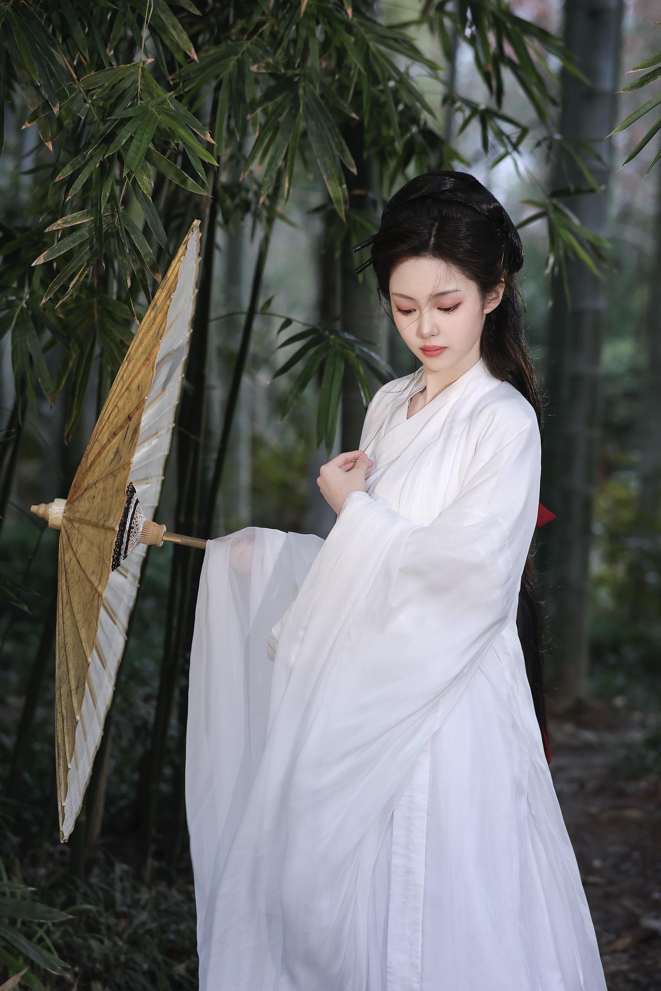 仅借月光 与你相见。