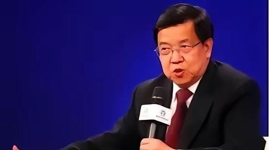 龙永图：暂不讨论中国崛起，先回答三个更重要的问题。第一，什么时候全球的精英会把孩