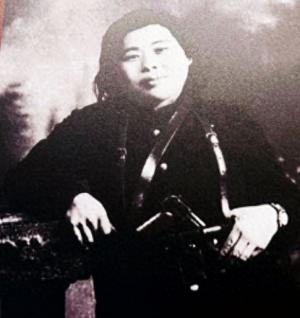 “你们先撤，20个伤员留给我！”1940年，19岁女军医对大部队挥手说道。然而，