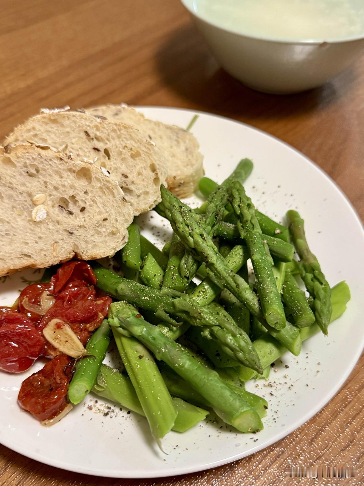 不必追赶他人的脚步，每个人都有自己的花期。
有一种智慧，是能在忙碌中守住内心的节