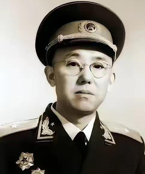 1939 年，新四军在追击汉奸时，误打误撞闯到了上海虹桥机场，看着停在草坪上的四