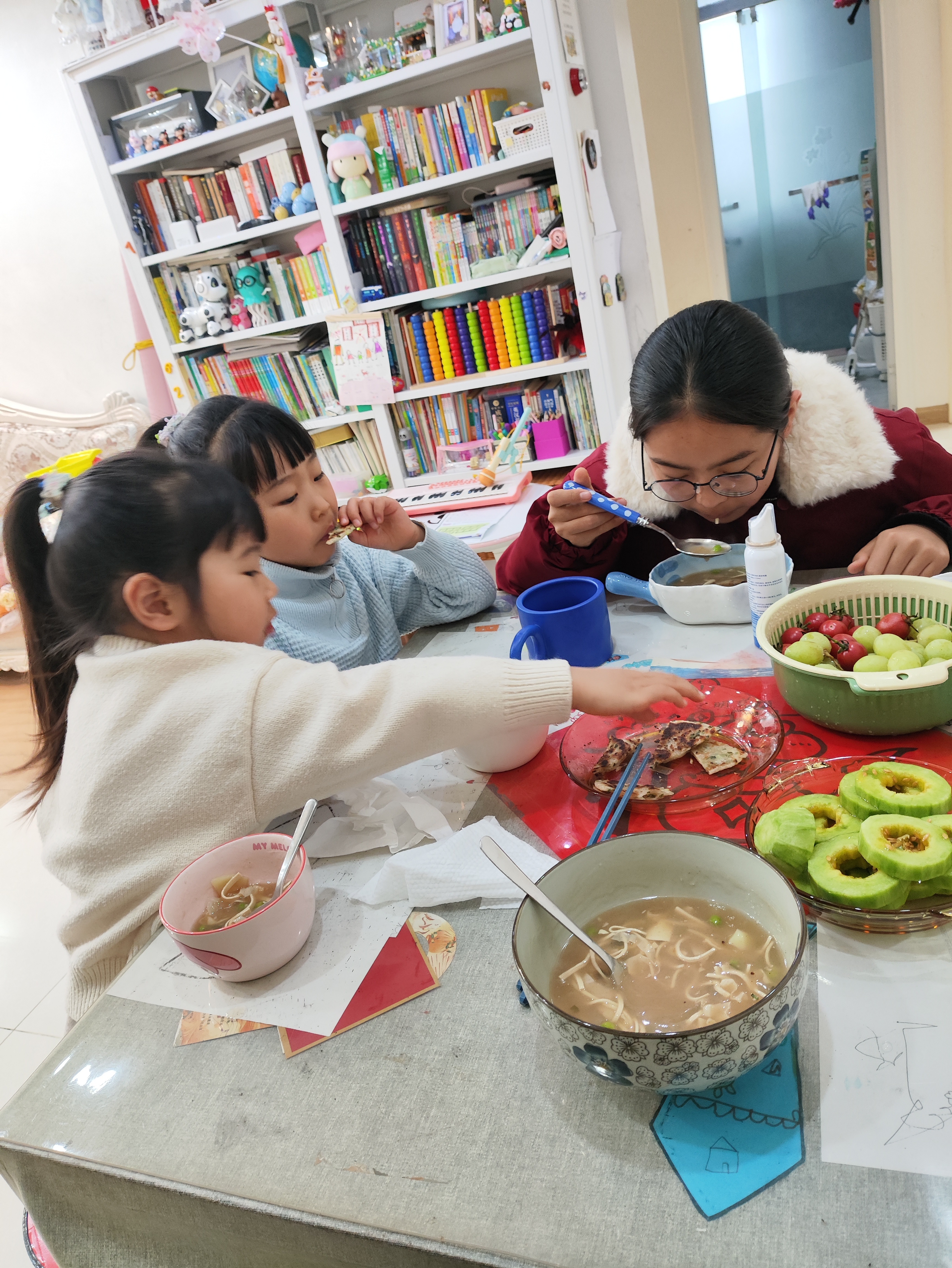 琦妙依吃兰么 好好吃饭